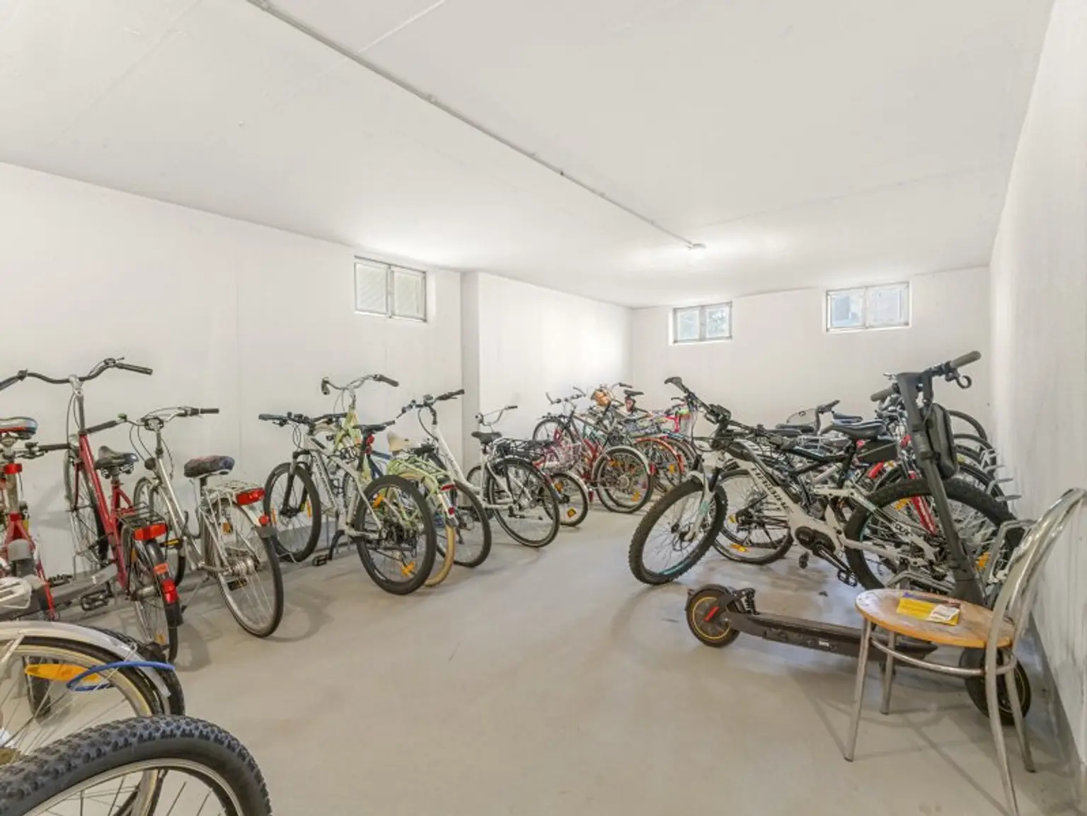 Schöne und teilmöblierte 2 Zimmer Wohnung 65m² mit Westloggia und Tiefgarage in Viktring - Rekabachweg