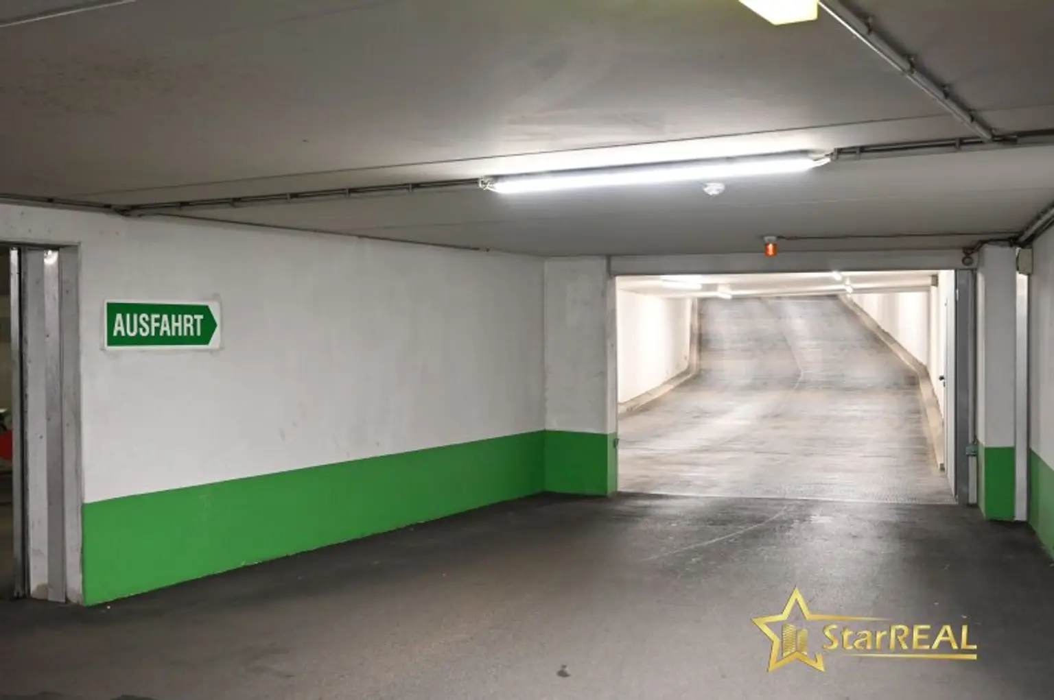 20. STOCK! TOP-WOHNUNG IM DELUGAN MEISSL TOWER. GARAGENPLATZ VORHANDEN. Sauna und Fitnessraum im Haus.