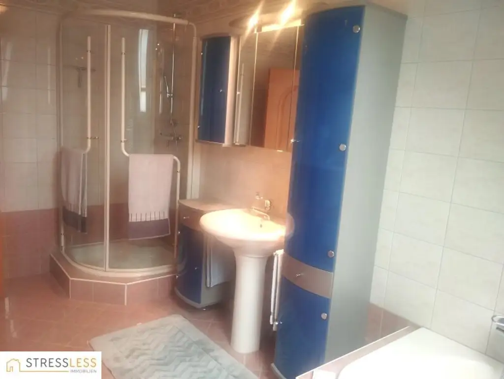 Großzügig geschnittenes Ein- / Zweifamilienhaus nur 3 Minuten vor der Wiener Stadtgrenze!