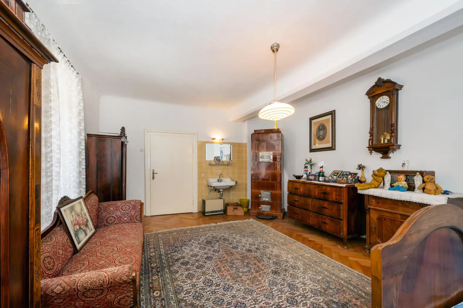 Schlafzimmer mit Kachelofen