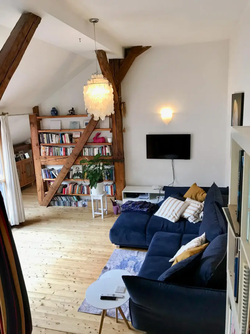 Charmante 3-Zimmer-Dachgeschosswohnung mit Lift am Opernring – Urbanes Wohnen im Herzen von Graz