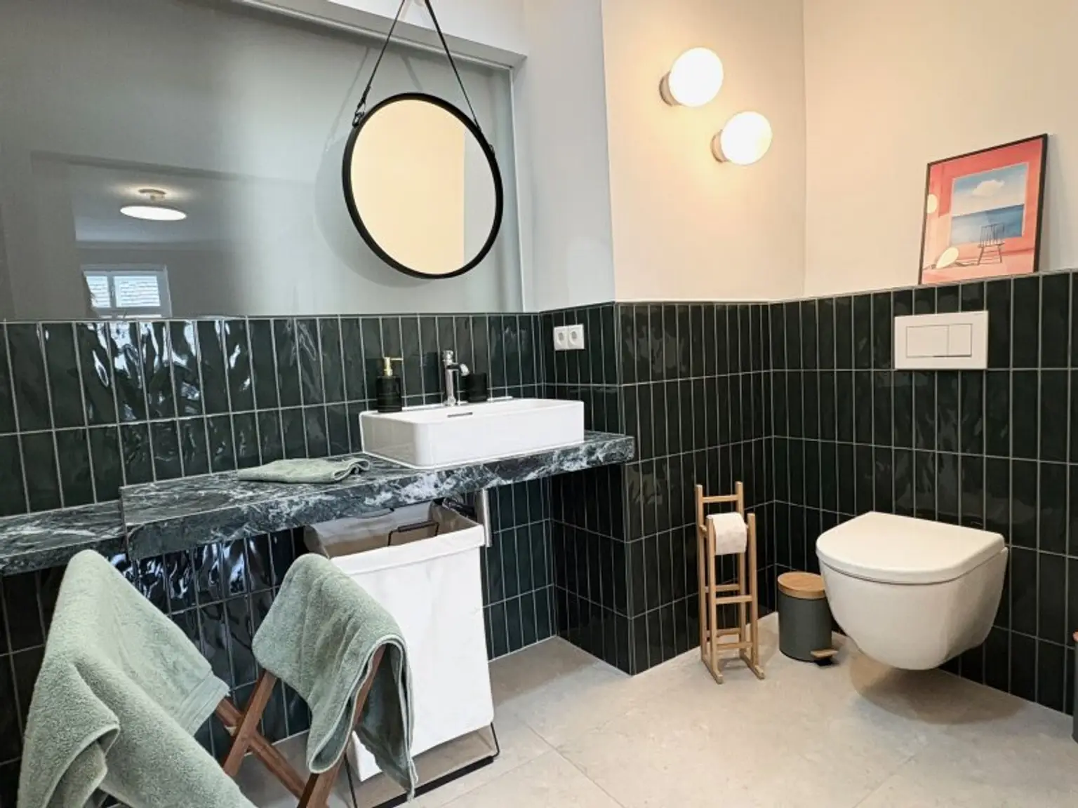 TRAUMHAFTE KLIMATISIERTE ALTBAUWOHNUNG MIT 2 BÄDERN UND BALKON - MÖBEL OPTIONAL