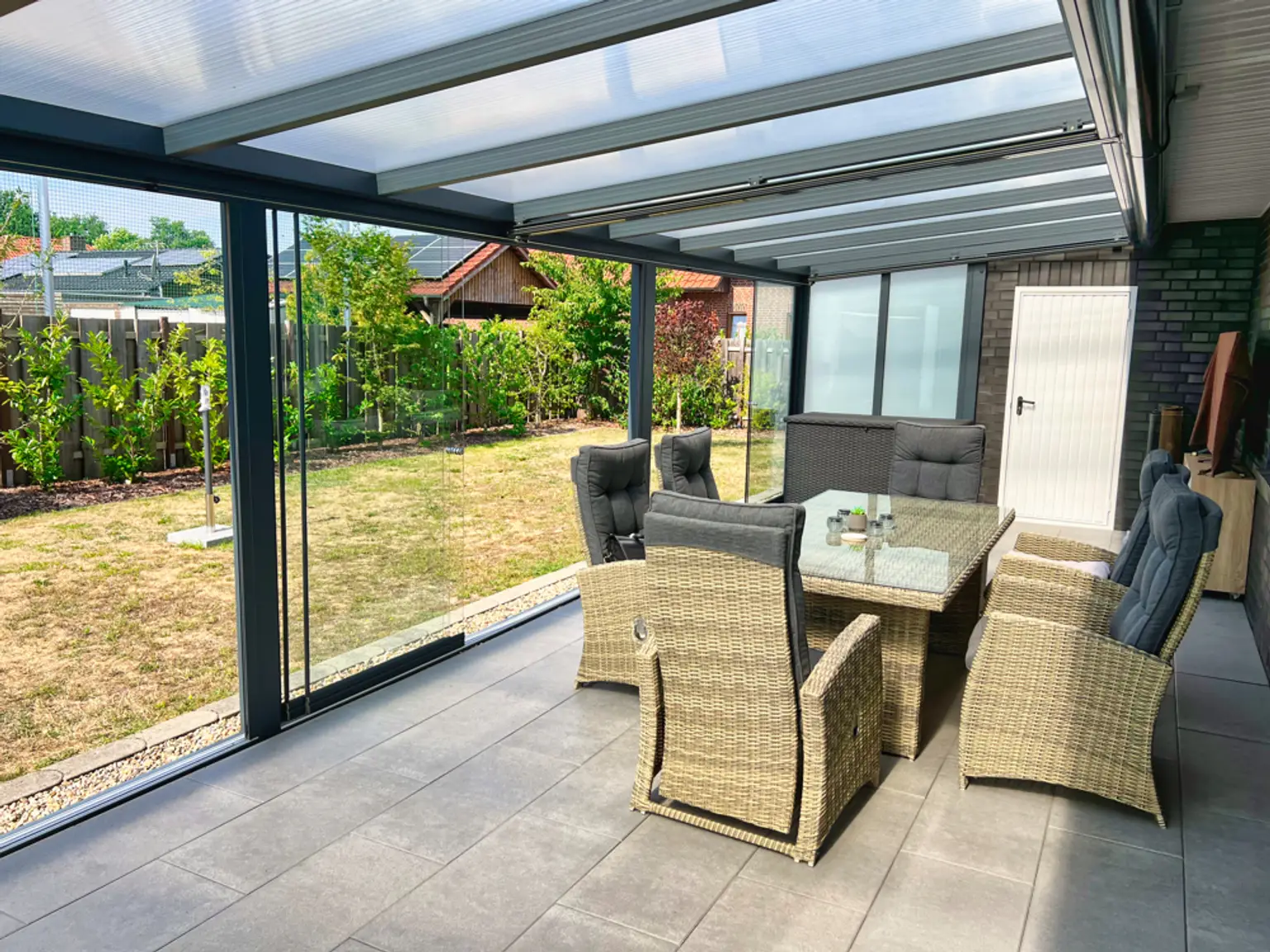 Liebe auf den 1. "Klick"! Neuwertige 2-Stock-Villa mit vielen Extras!