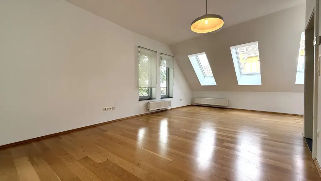 GRINZING!!! Sportliches Paar für moderne Balkonwohnung im 2.OG ohne Lift gesucht! :)