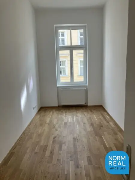 Elegante 4 Zimmer Erker Altbauwohnung