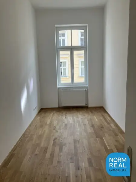 Elegante 4 Zimmer Erker Altbauwohnung