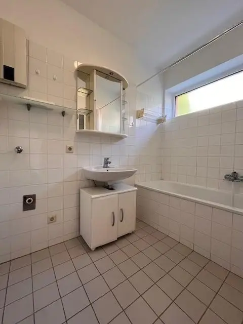 Tolle 2-Zimmer-Wohnung mit Eigengarten, Loggia und TG-Platz zu verkaufen