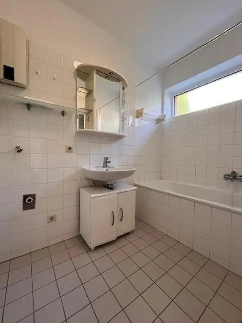 Tolle 2-Zimmer-Wohnung mit Eigengarten, Loggia und TG-Platz zu verkaufen