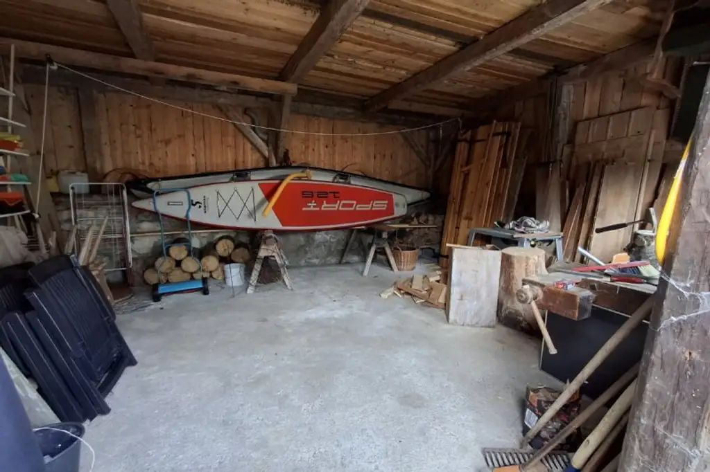 Einzigartig: Hütte und Badeplatz direkt am Hallstättersee.