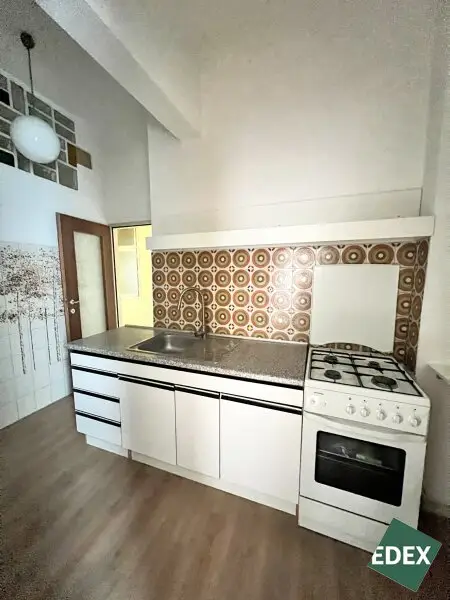 96 m² Altbauwohnung im 1. Stock mit Lift – zum Sanieren