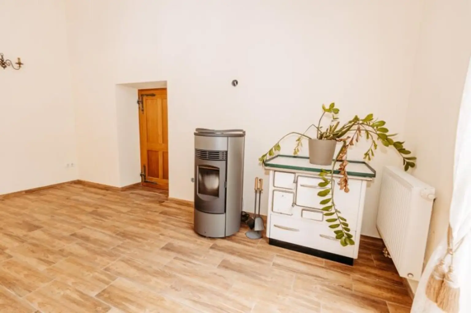 Gepflegtes, neu revitalisiertes  und liebevoll erhaltenes Landhaus. Natur, Sonne, Ruhe,  Seelenheil.