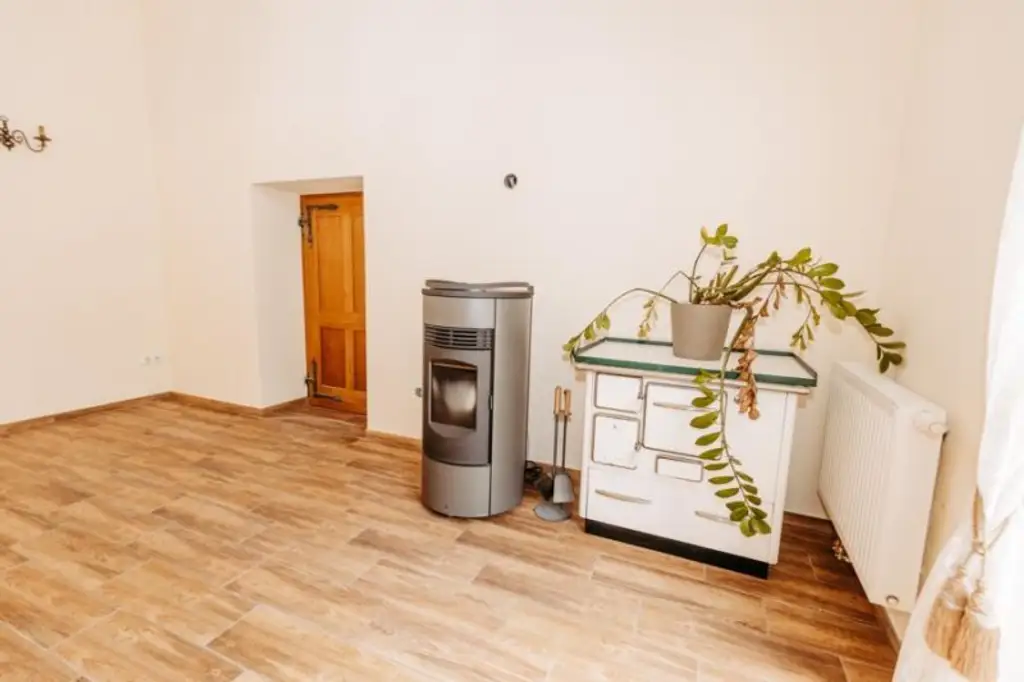 Gepflegtes, neu revitalisiertes  und liebevoll erhaltenes Landhaus. Natur, Sonne, Ruhe,  Seelenheil.