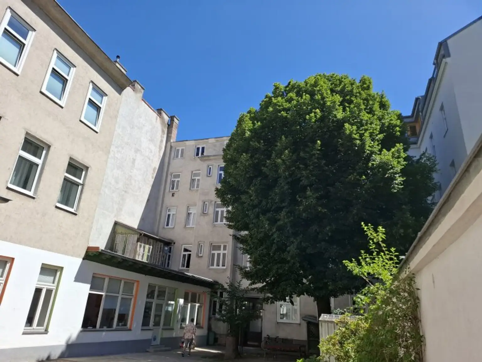 Zinshaus  in ruhiger LAGE -  Nähe Schönbrunner Schloßpark