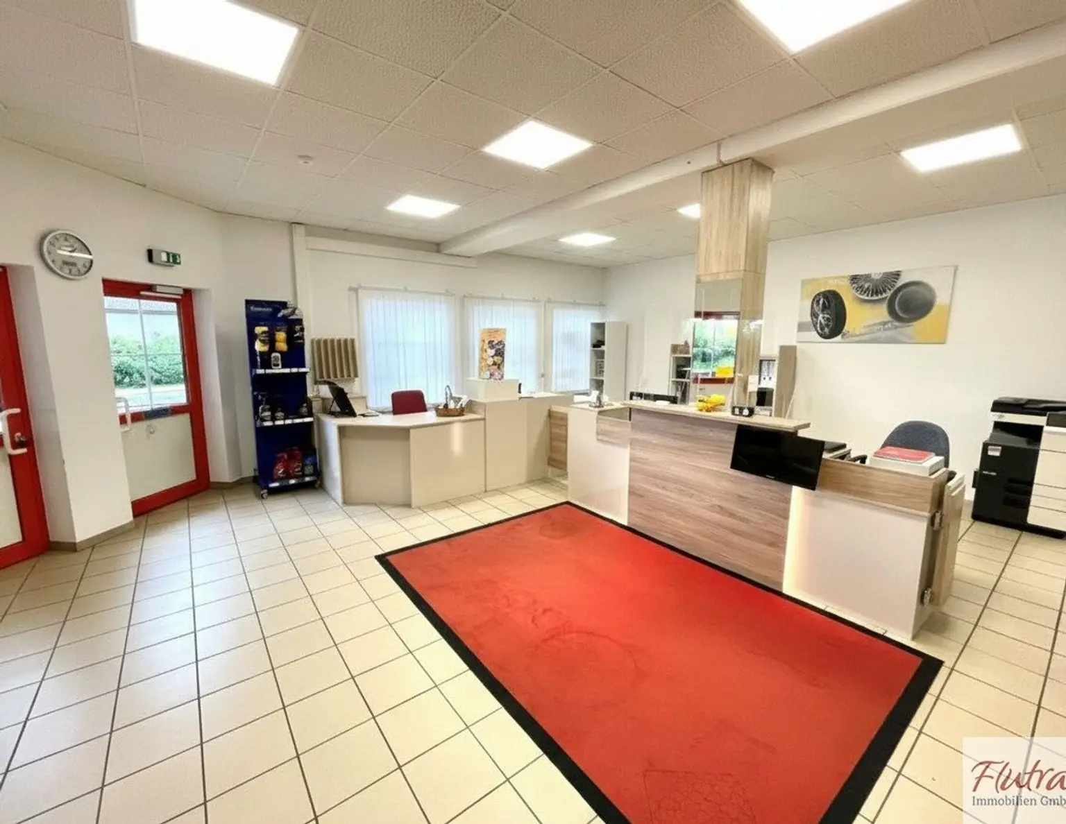 Attraktives Renditeobjekt: Wohn- und Geschäftshaus in Buchkirchen mit Garten und Pool!