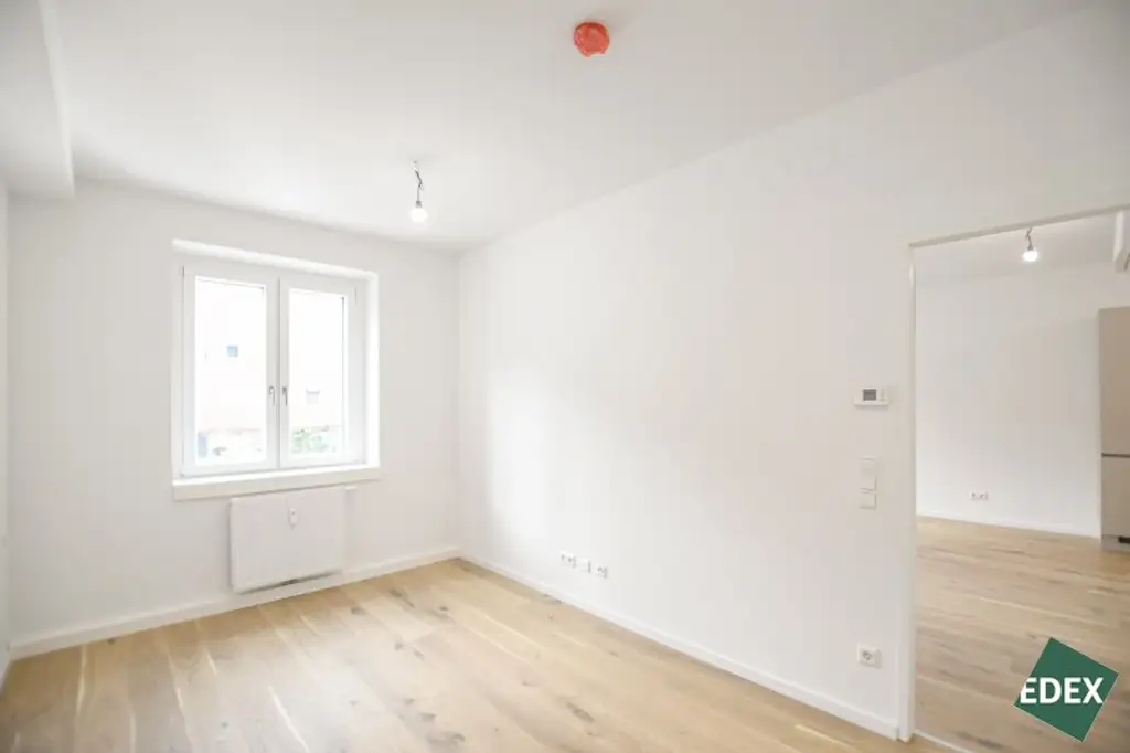 Erstbezug nach Sanierung: Schöne 2 Zimmer-Wohnung mit Loggia und Top-Anbindung