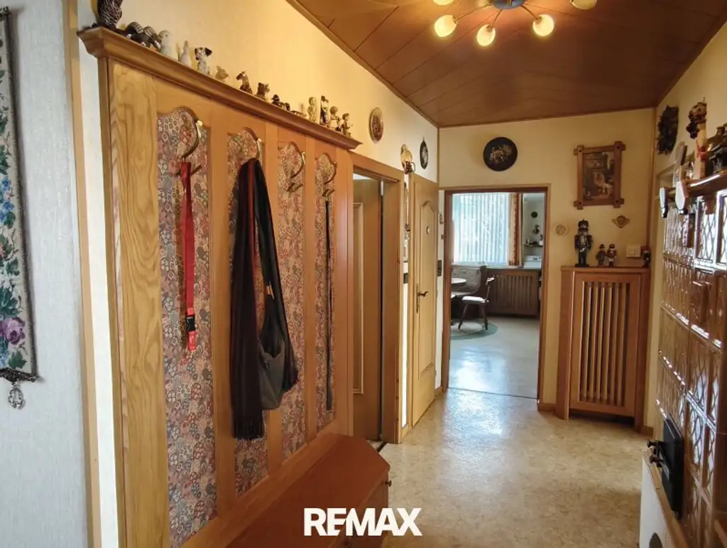 EFH mit großem Grundstück (1.164m²; teilbar) mit Garage, Carport und drei Gartenhäuschen