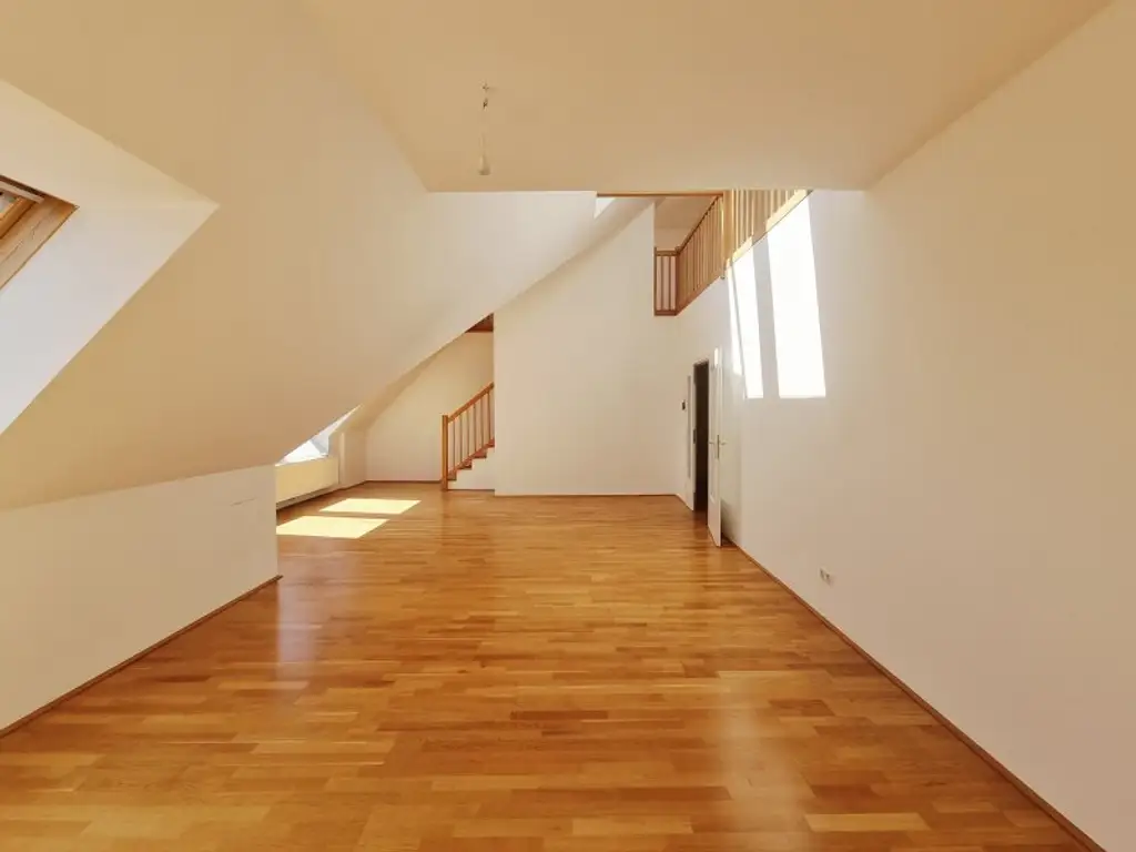 Lichtdurchflutete Maisonette mit Dachterrasse & Klimaanlage – wohnen zwischen Landhausviertel & Promenade