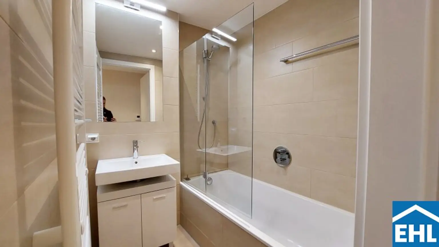 Perfekte Kombination aus Altbauflair und modernstem Wohnen im Herzen von Wien