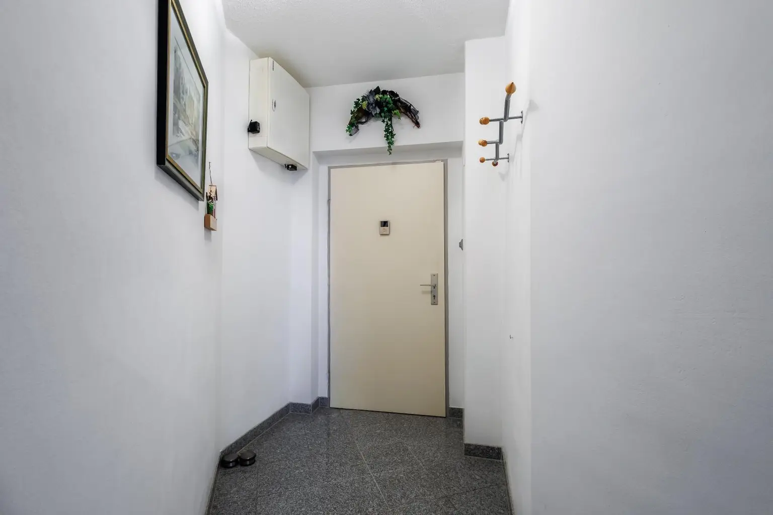 Komfortable 3-Zimmer-Wohnung mit Balkon, Tiefgarage und Klimaanlage