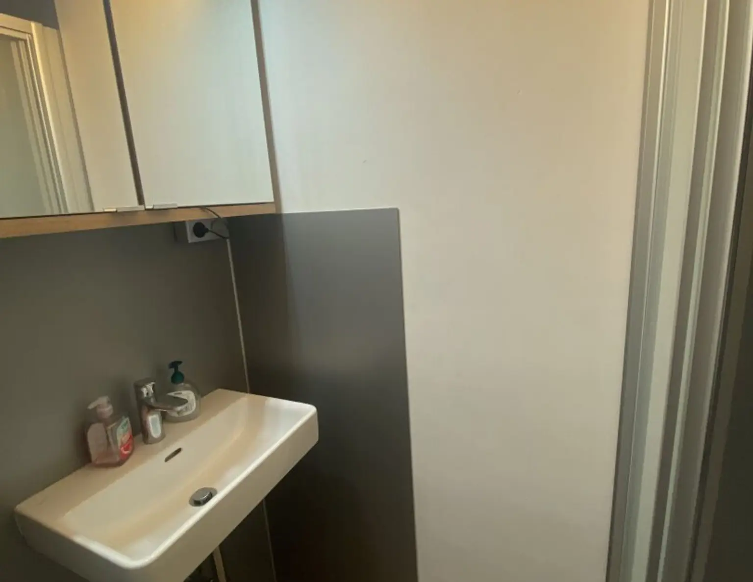 Dachgeschosswohnung für 1-2 Personen - Für Raucher geeignet - Heizung inklusive - ab 1. September