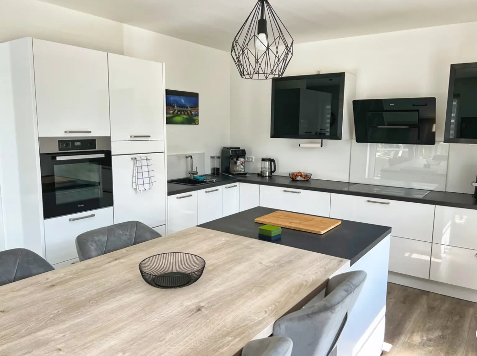 Liebe auf den 1. "Klick"! Neuwertige 2-Stock-Villa mit vielen Extras!