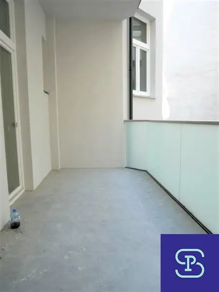 Provisionsfrei: Unbefristeter 98m² Altbau mit 11m² Süd-Loggia und Einbauküche - 1070 Wien!