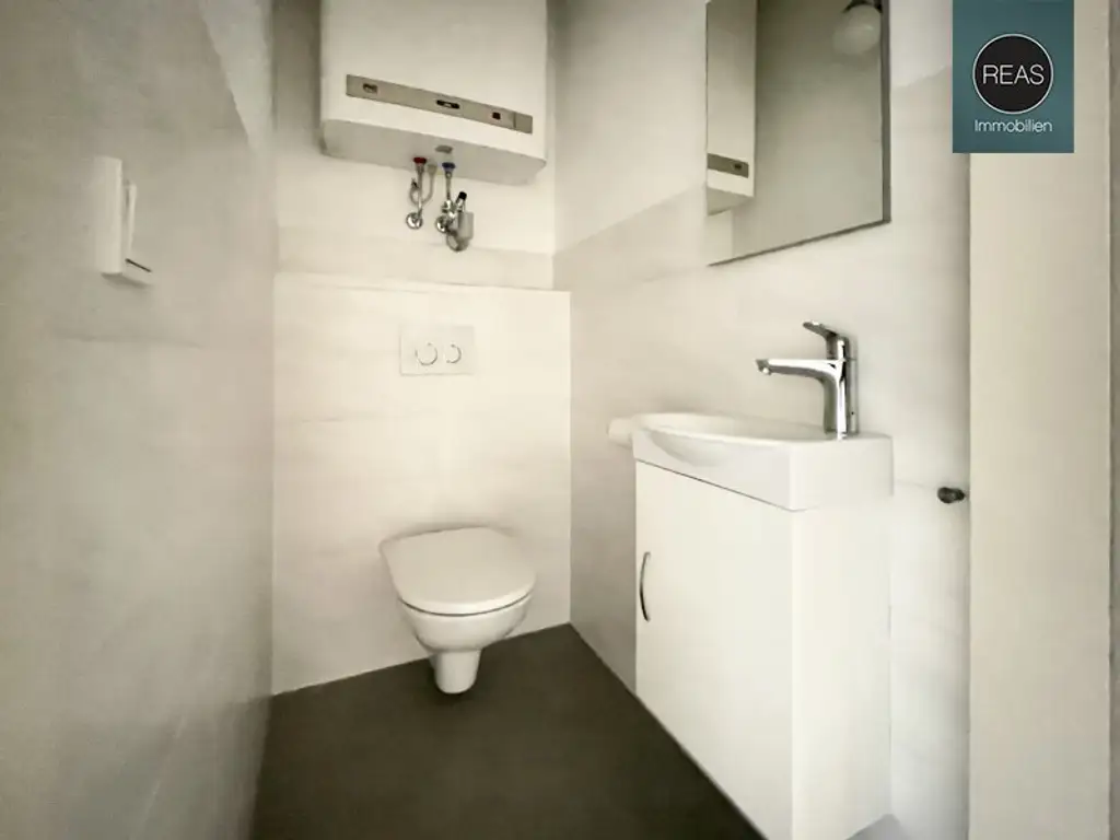 Provisionsfrei: Wunderschönes Apartment mit ruhiger Balkon-Terrasse bei der Orangerie Schönbrunn!