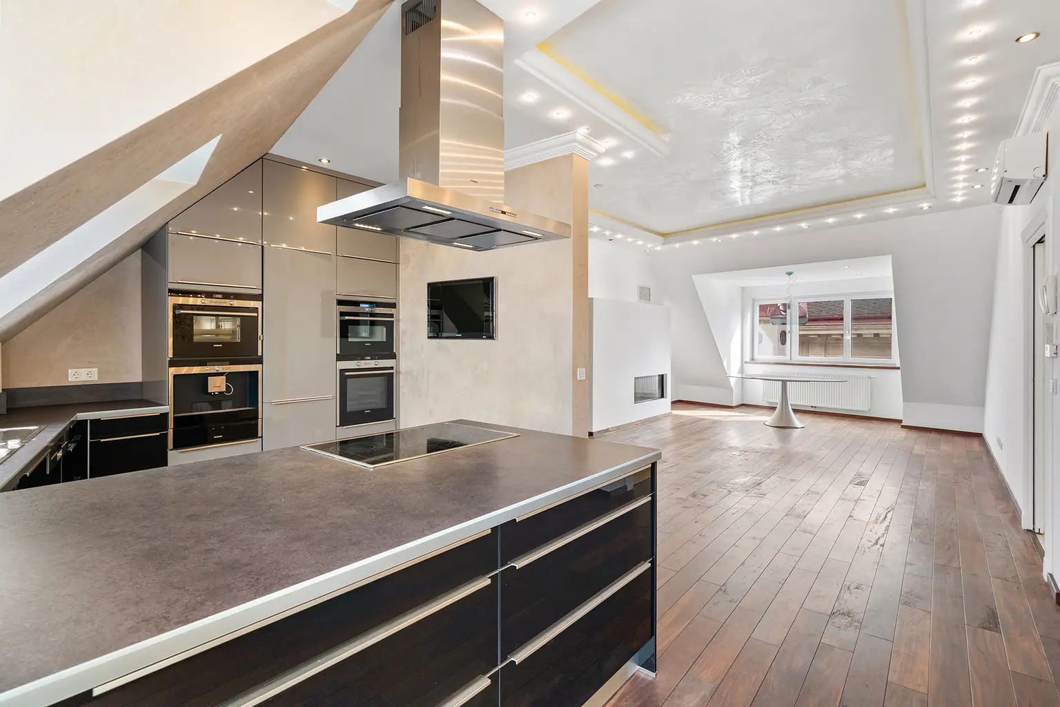 Penthouse mit 360° Weitblick – Exklusives Wohnerlebnis im 4. Bezirk auf zwei Ebenen (Tiefgarage vorhanden)