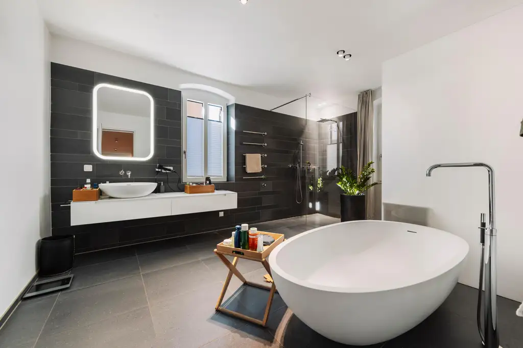 Einzigartig! Wunderschöne Designer-Wohnung mit Baurecht