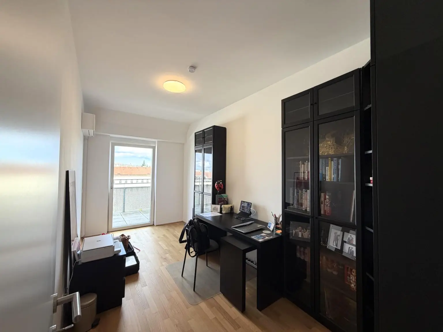 Büro/Schlafzimmer 2/4 mit Wandschränke/klimat.