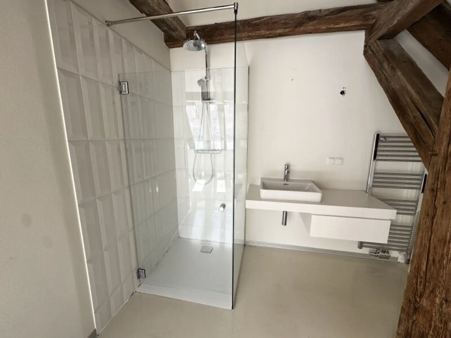 Stilvolle Dachgeschosswohnung - Modernes Wohnen in zentraler Lage!