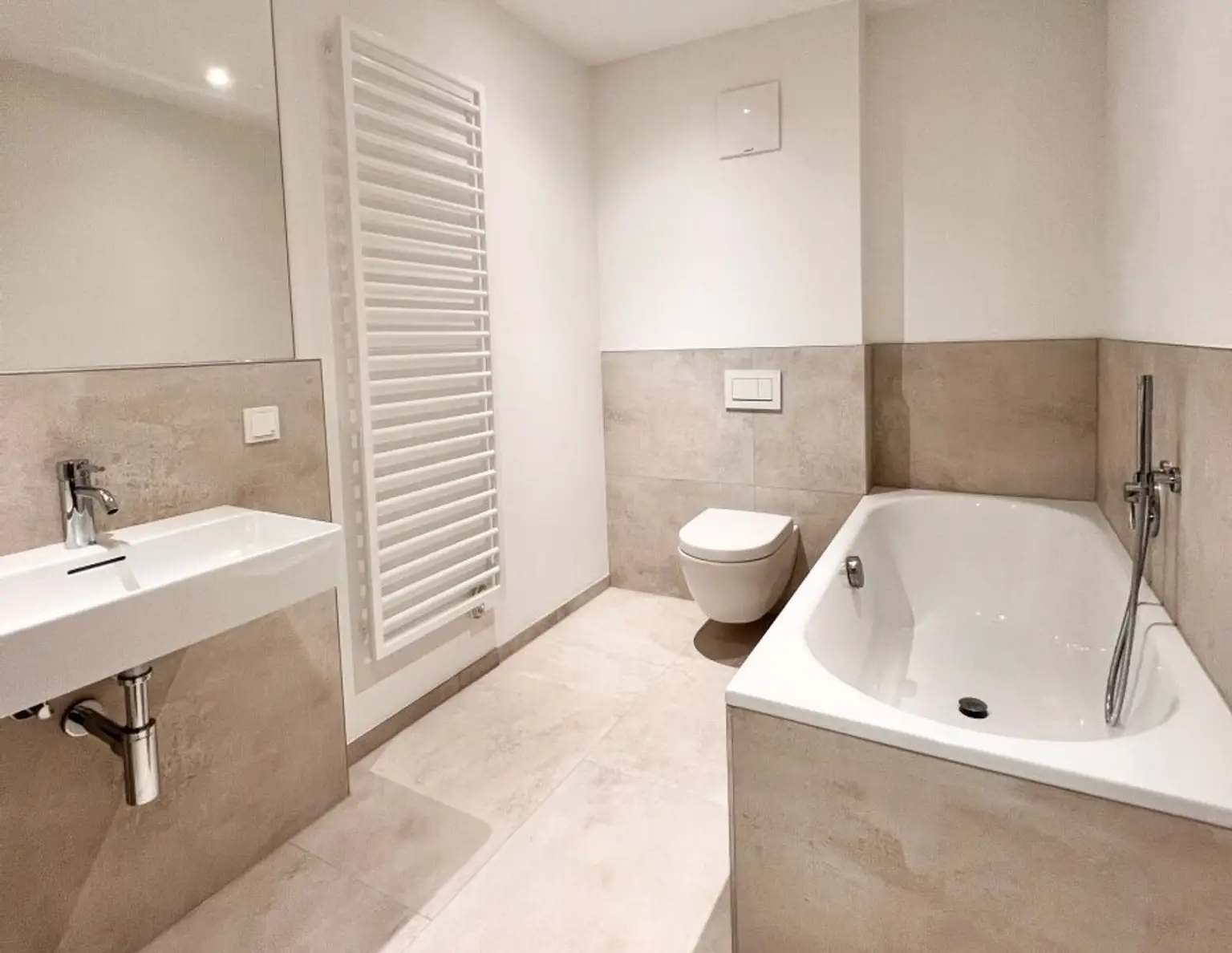Gut vermietete 4 Zimmer Wohnung Josefiau