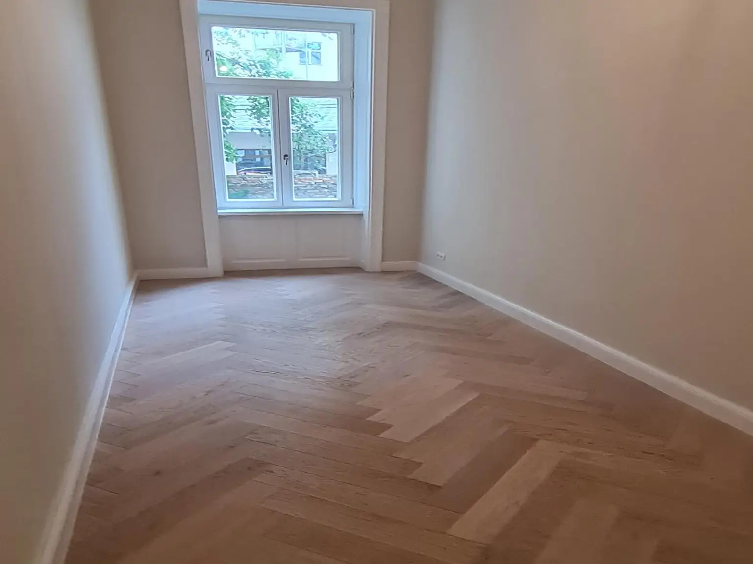 "Neu renoviert, 3 Zimmer"