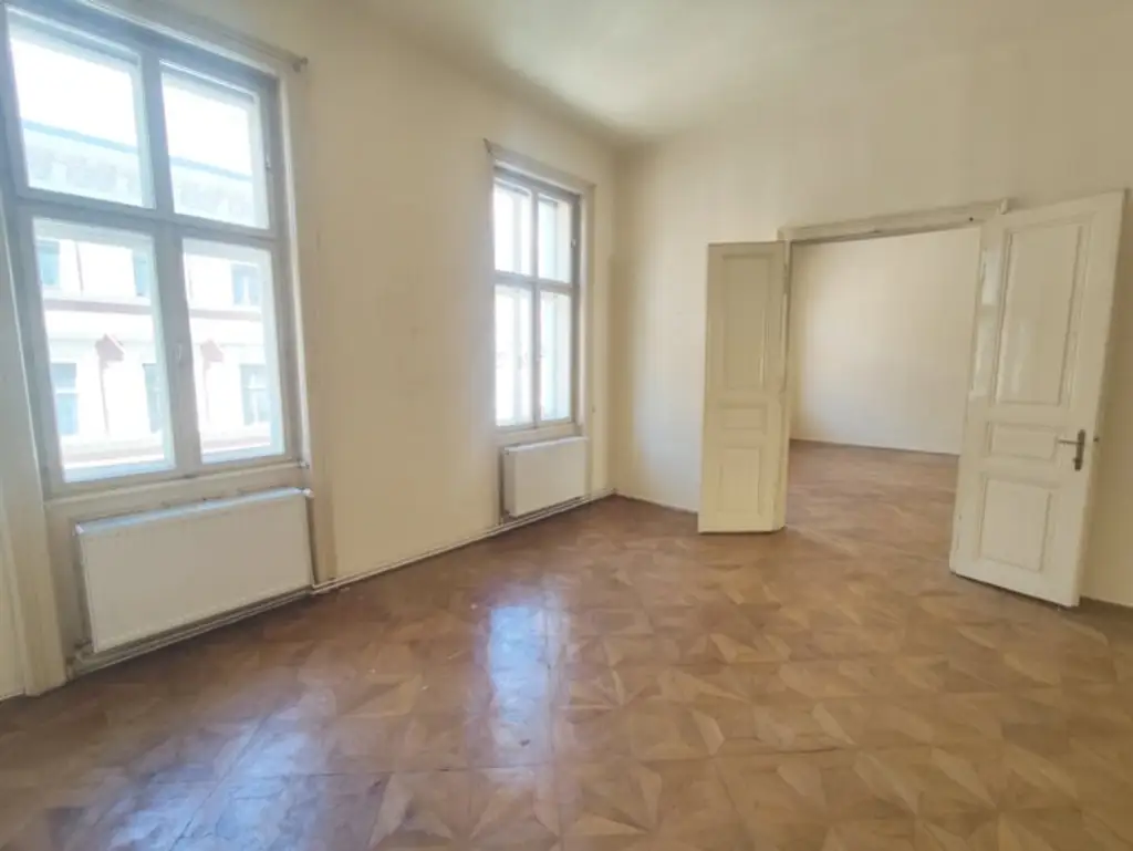 Hörlgasse! Großzügige Altbauwohnung zum selbst gestalten im 3. Liftstock in zentraler Citylage!