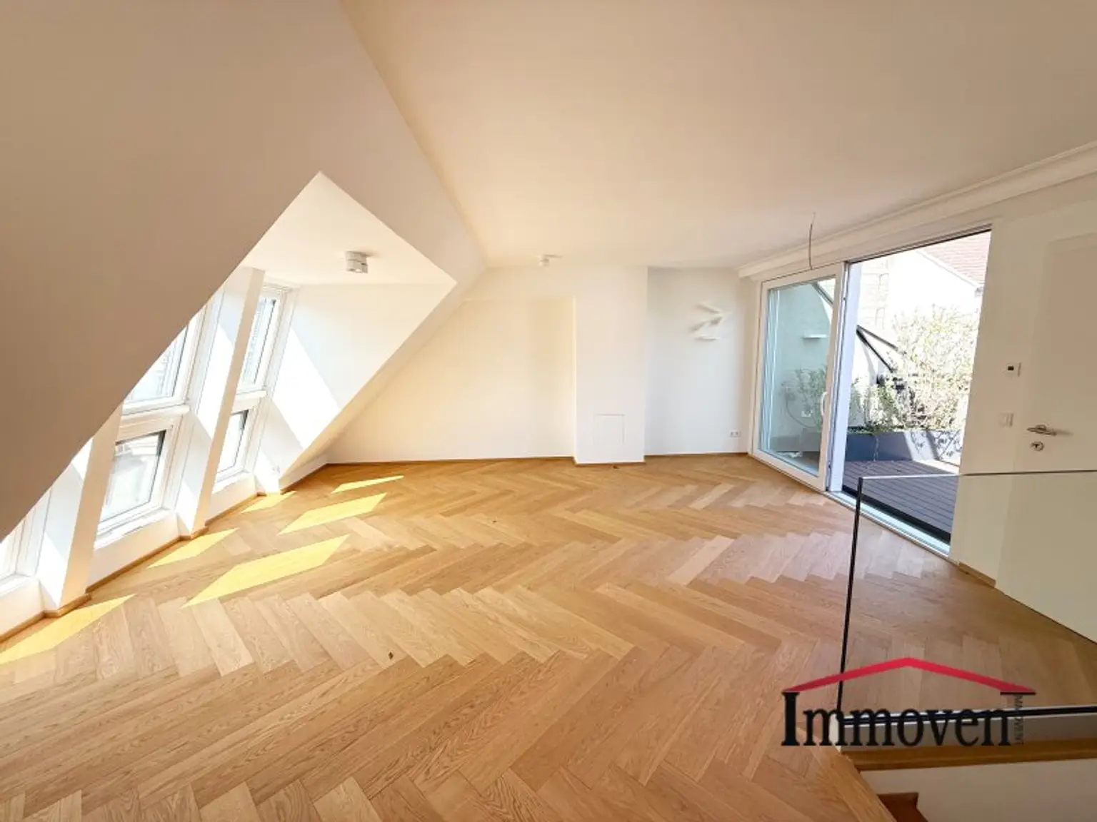 ERSTBEZUG - Hochwertige Dachgeschossmaisonette mit Balkon, Terrasse und Deckenkühlung in RUHELAGE!