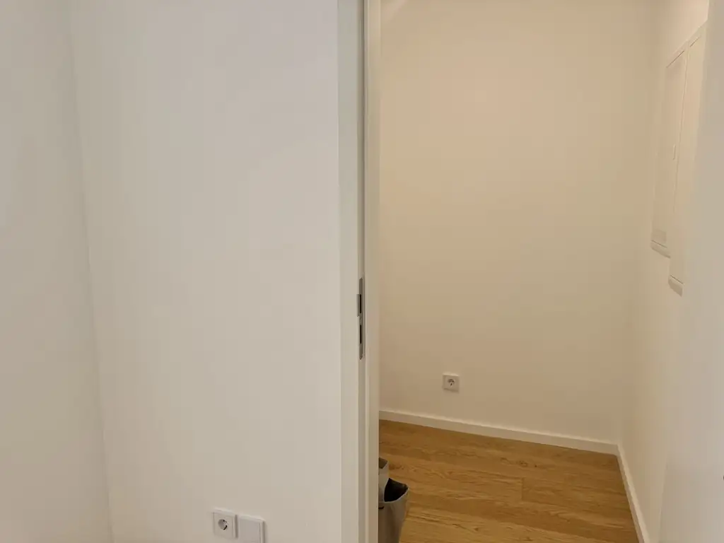 DANUBEFLATS. New - 2 Zimmer Wohnung - 40. Stock inkl. Sonnenuntergang
