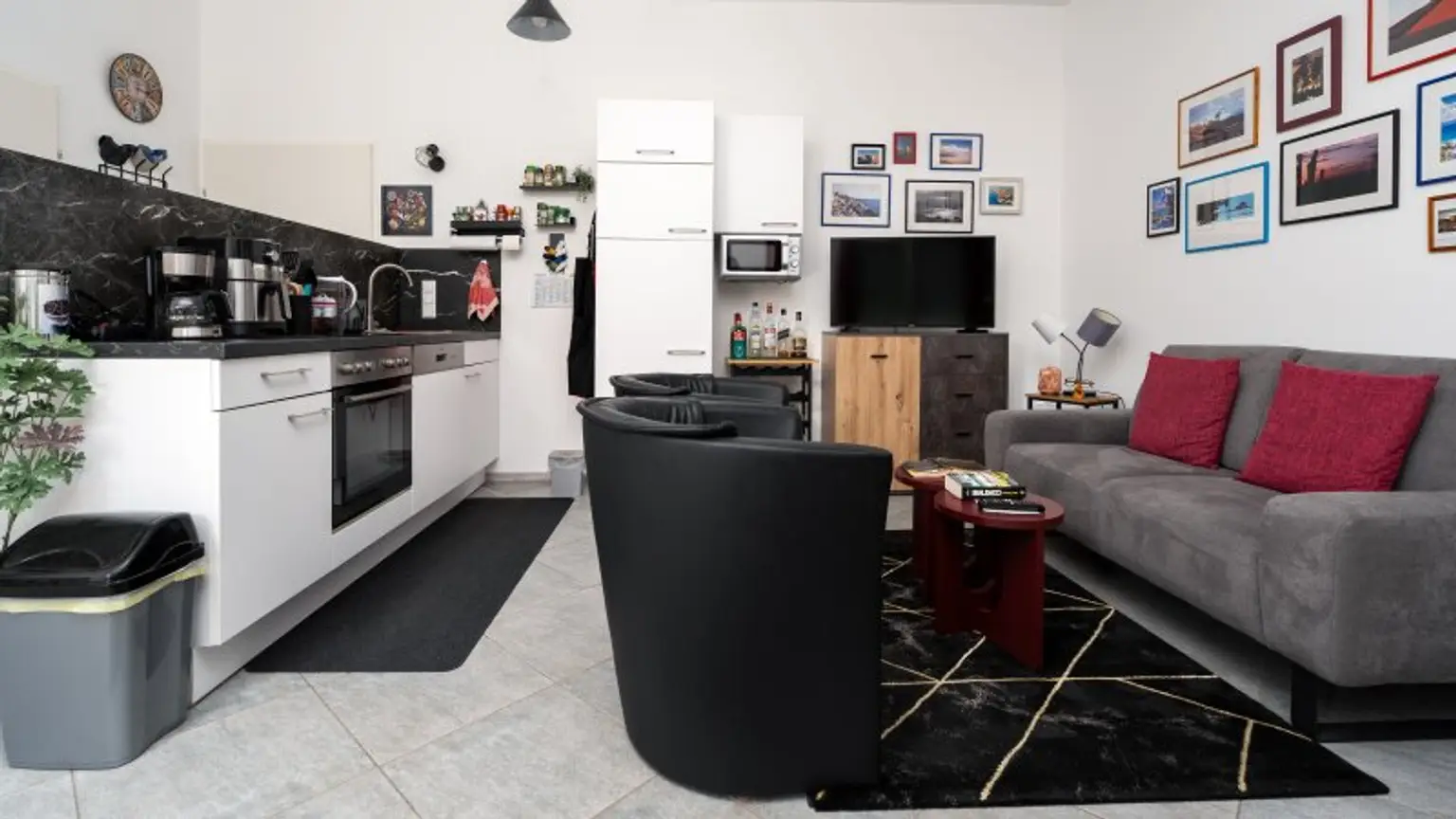 Kapitalanlage mit Potential – 2 Häuser auf Eckgrundstück mit rund 938 m² Grundstücksfläche!