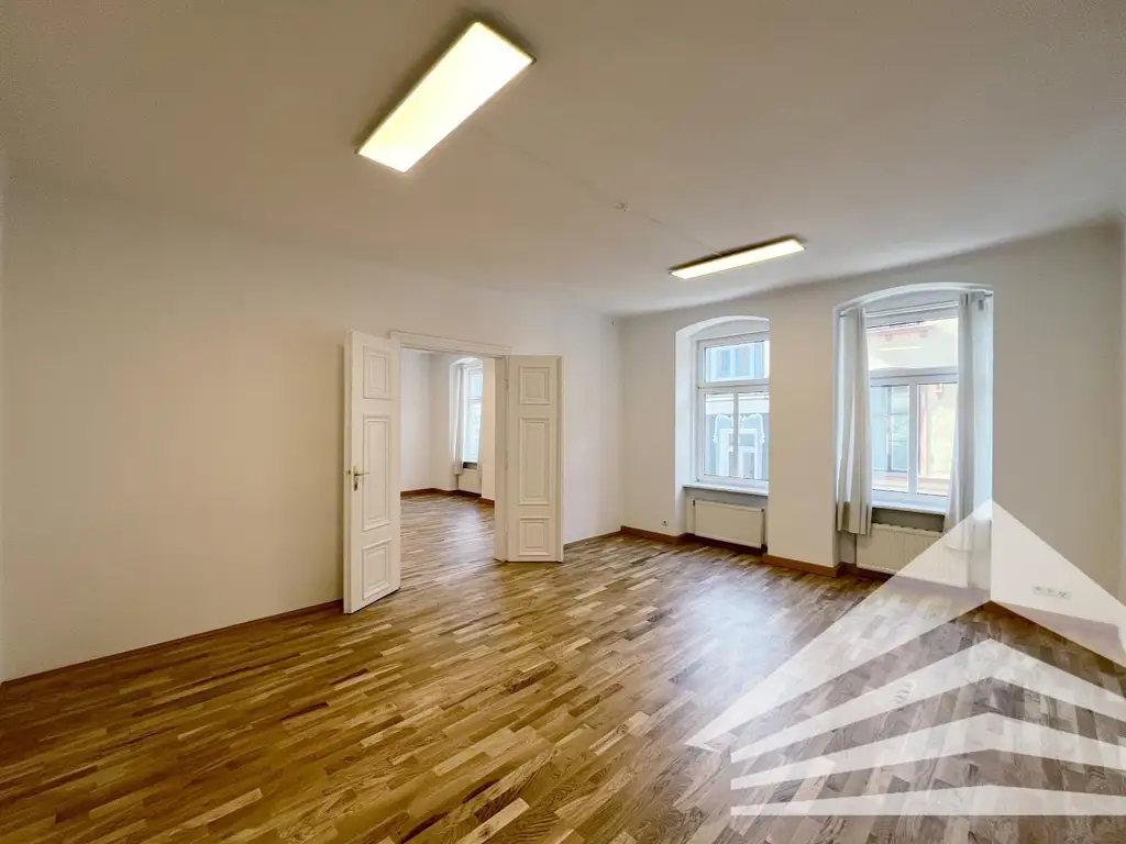 Neu saniertes Altbaubüro in der Marienstrasse!