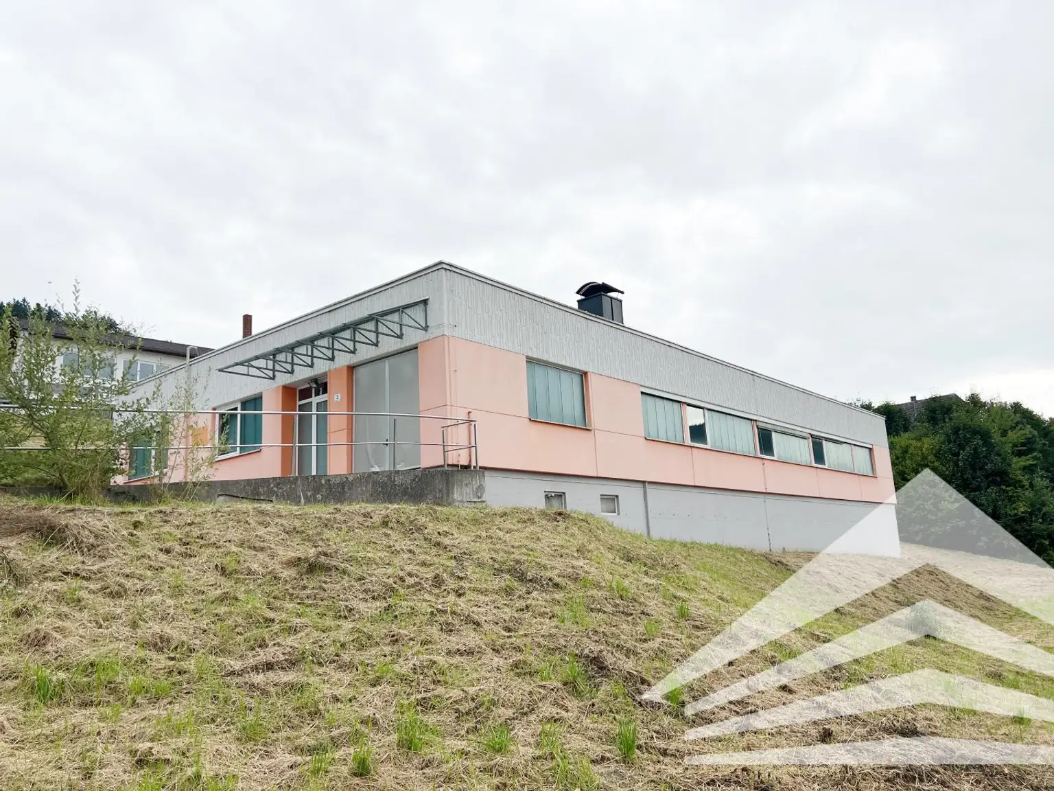 Unternehmer aufgepasst! Betriebsgebäude in Unterweißenbach zu verkaufen!
