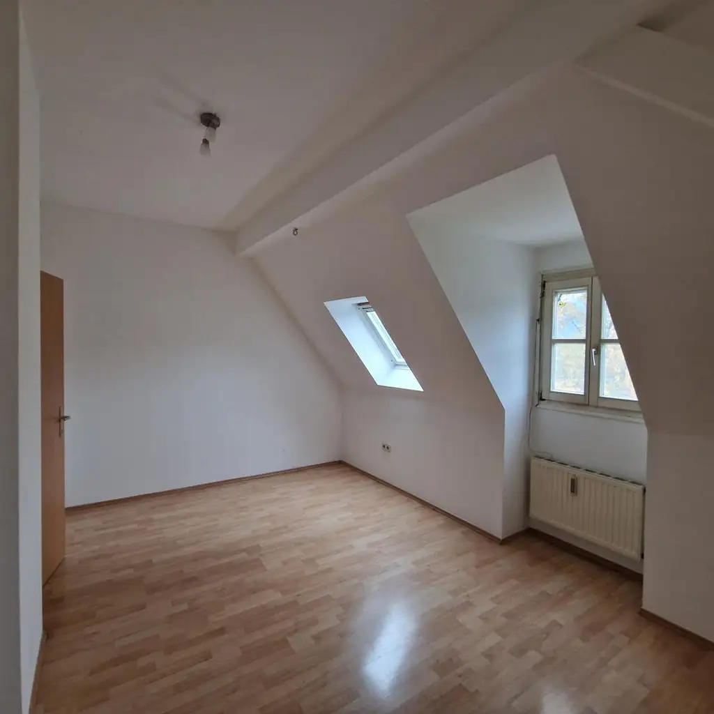 2,5-Zimmer-Dachgeschoßwohnung
