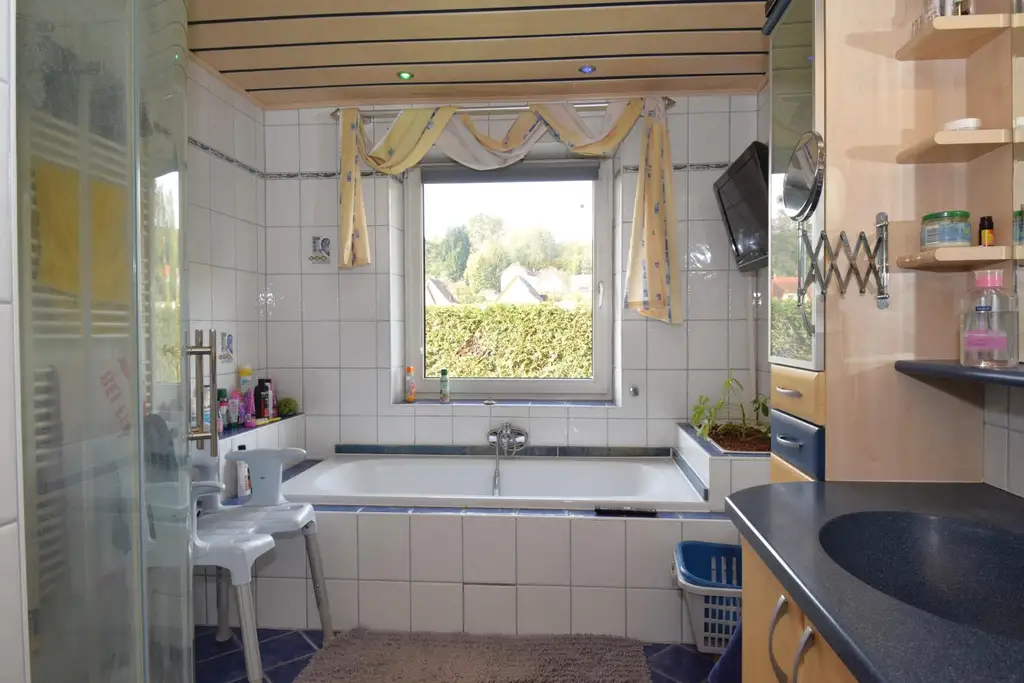 Geräumiges Haus mit Garten und Pool