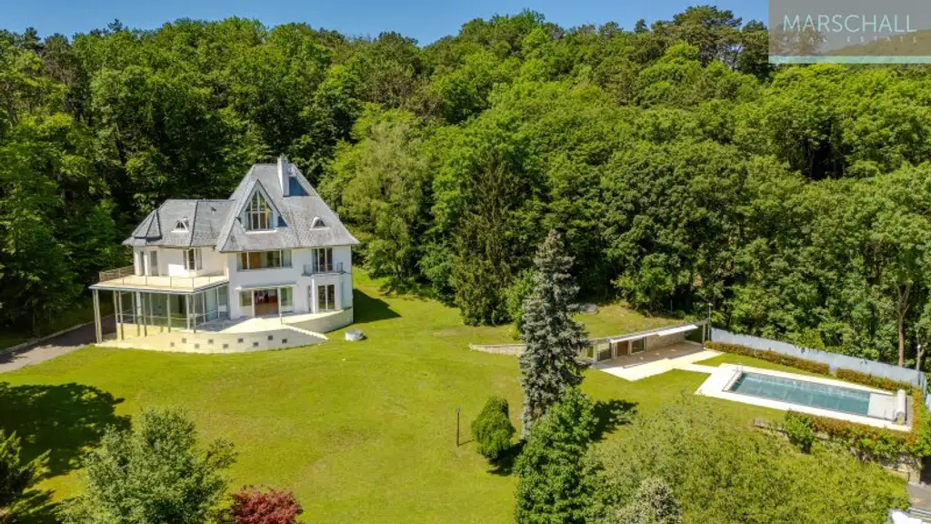 Elegantes Anwesen mit großzügigem Grundbesitz (11.045 m²) zur Vermietung