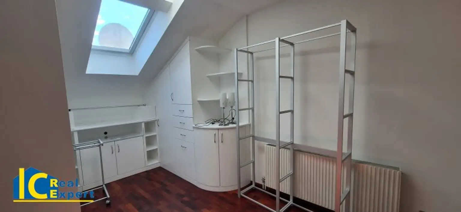 Schlafzimmer mit Einbauschränken