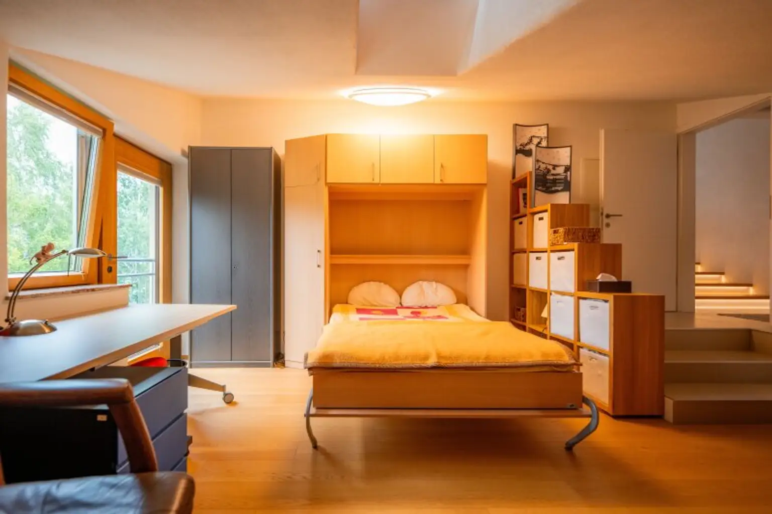 Dachgeschosswohnung in Ruhelage mit traumhaftem Grünblick, eigenem Garten und Garage