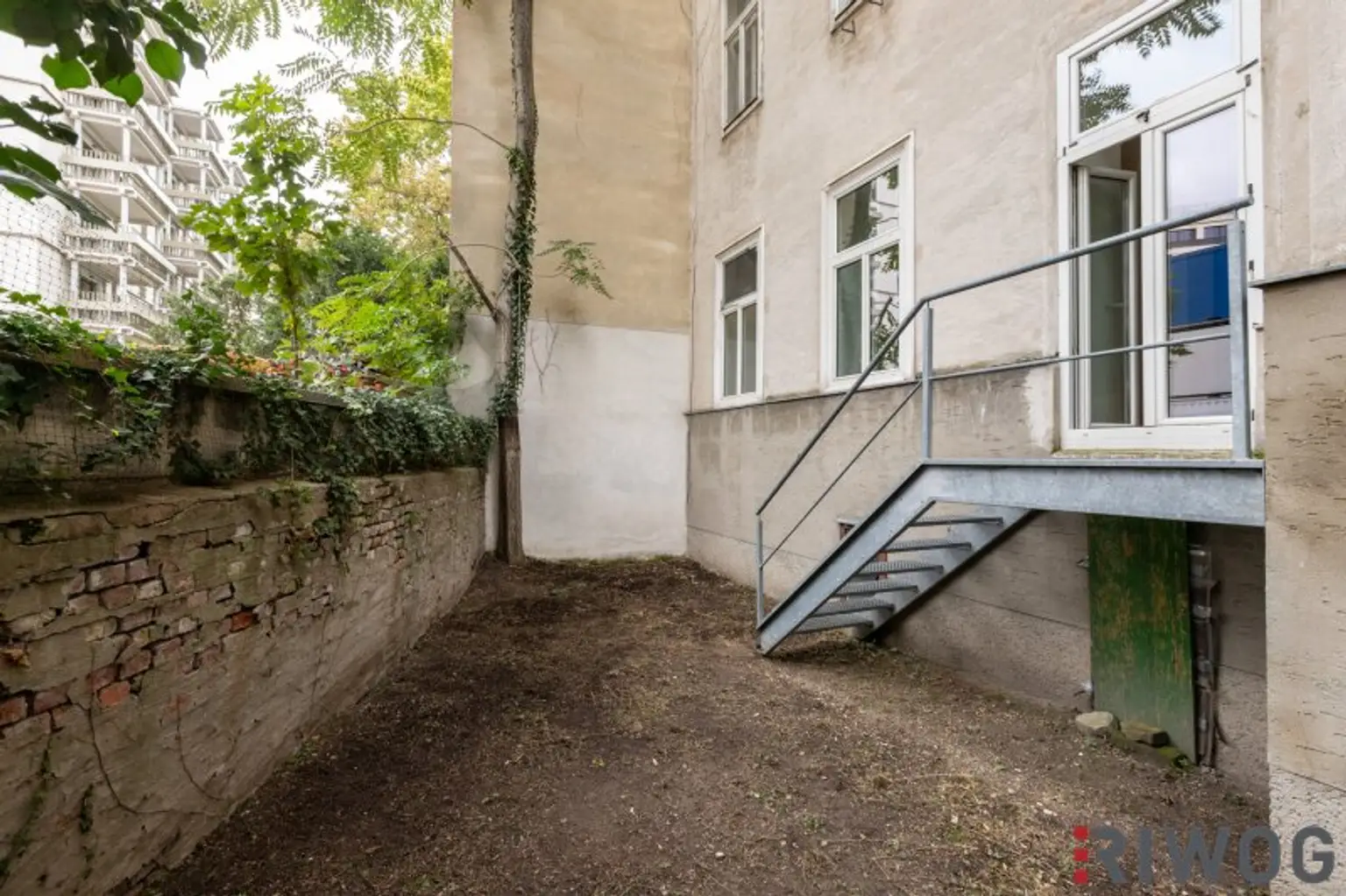 GARTENWOHNUNG NÄHE 1. BEZIRK, DONAUKANAL UND AUGARTEN | Komplett hofseitig | Sanierungsbedürftig | Rembrandtstraße