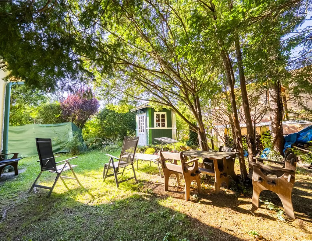 Exklusives Baugrundstück mit Knusperhäuschen in absoluter Ruhelage