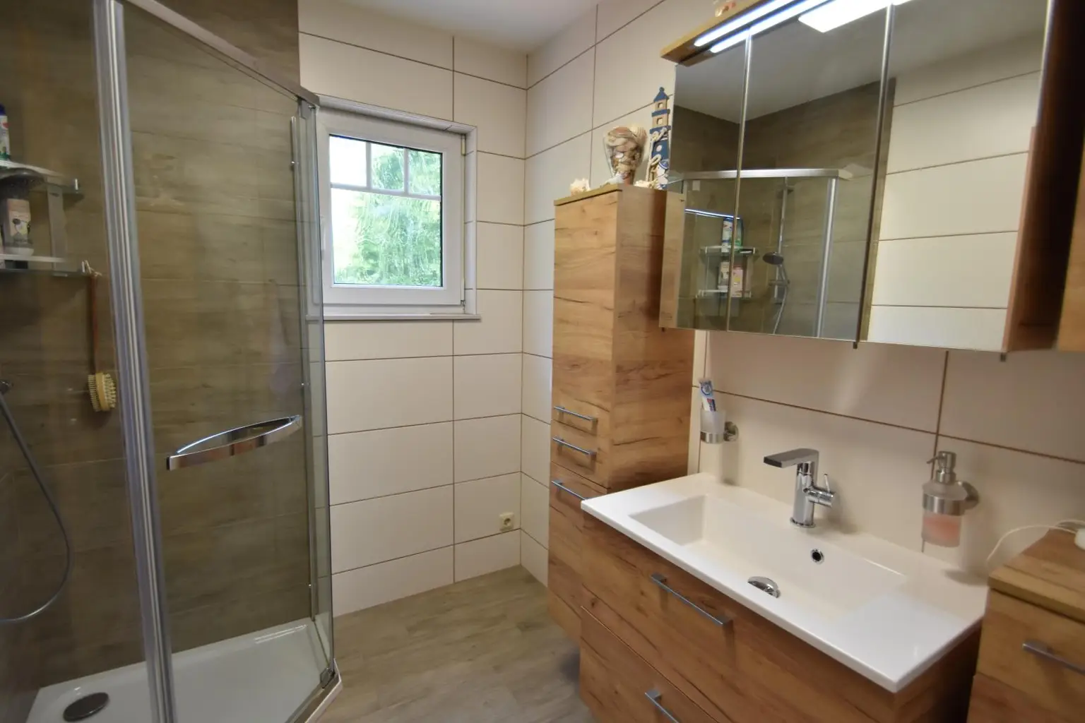 Schönes Wohnhaus (Baurechtsgrund) mit vielseitigem Garten!