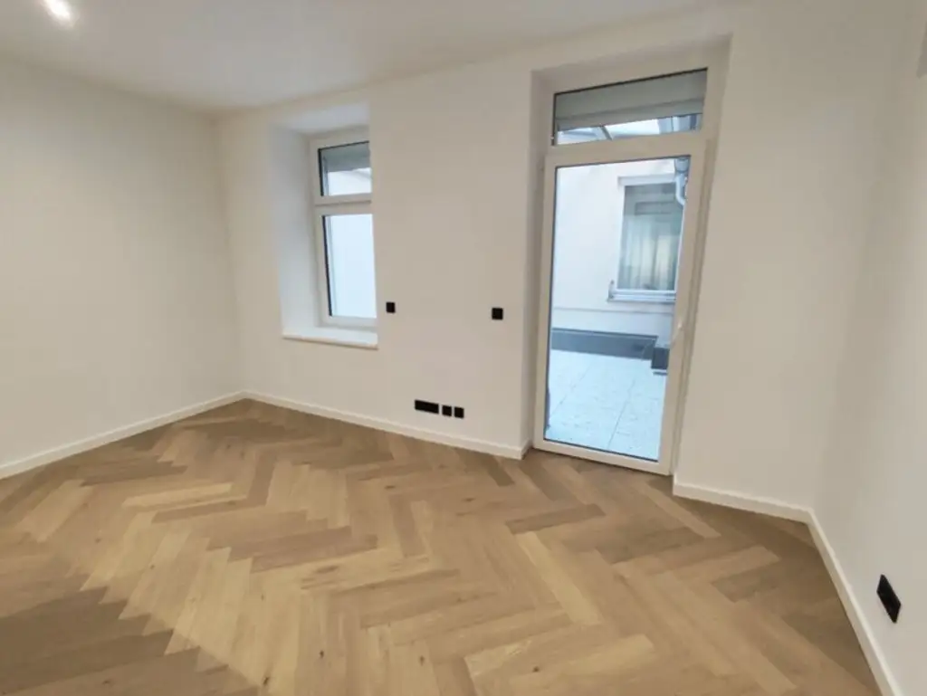 Gartenwohnung in der Krongasse! Erstbezug in liebevoll saniertem Altbauhaus - Top04