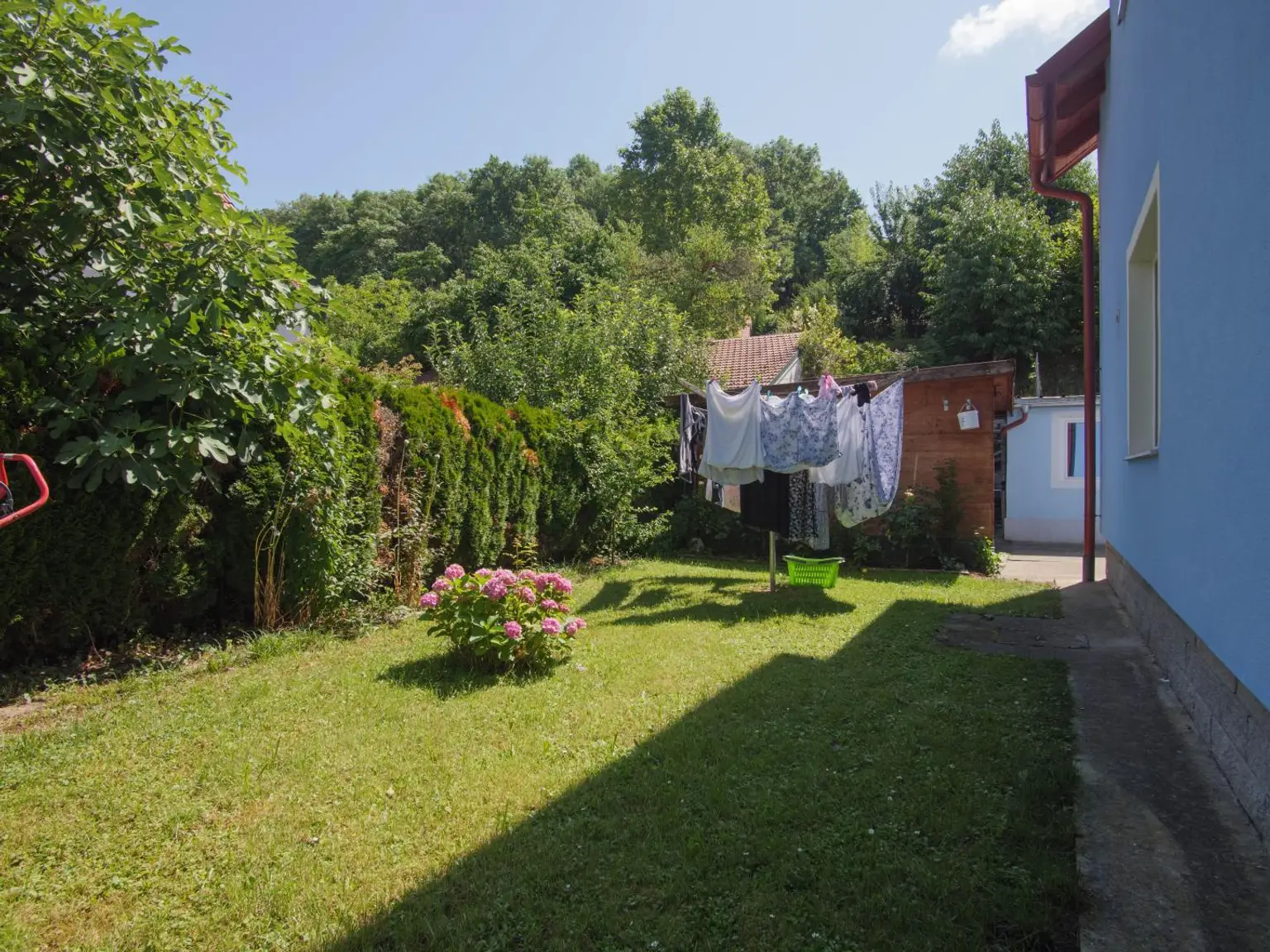 Mehrfamilienhaus mit 2 getrennten Wohneinheiten