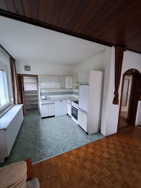 Gepflegte, sehr gut aufgeteilte 79 m² Mietwohnung (2,5 Zimmer) inkl 1 Stellplatz und optional mit Gartenbenützung* – nur € 600- monatlich
